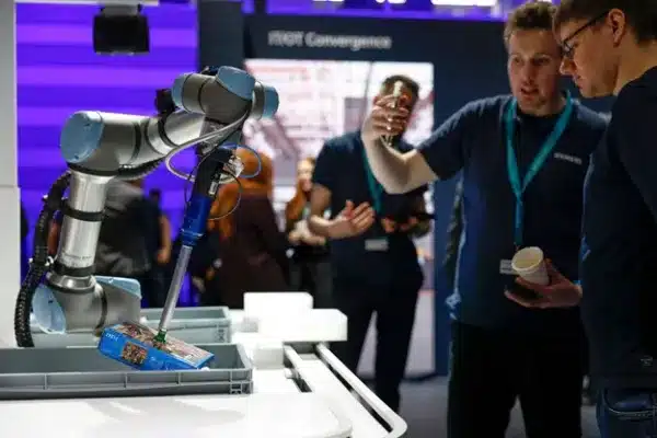 رباتیک تطبیقی هوشمند با هوش مصنوعی